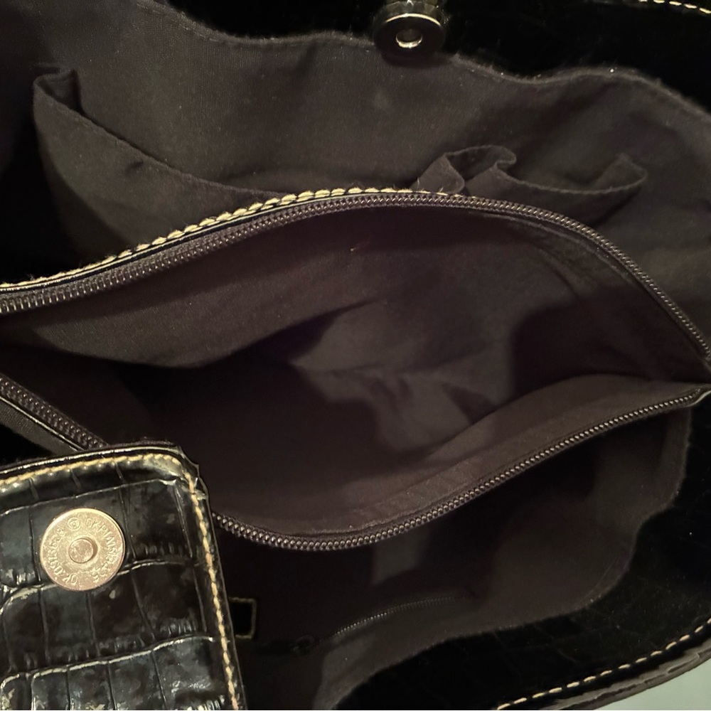 Liz & Co. Black Embossed Shoulder Bag - Picture 7 of 9